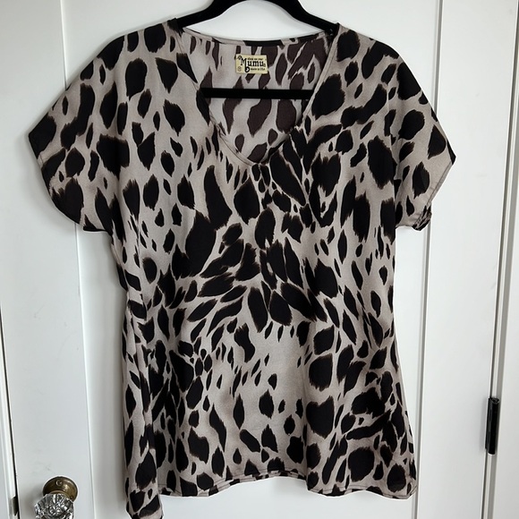 🛍️Show Me Your Mumu Neutral Animal Print Blouse Medium - Picture 3 of 8